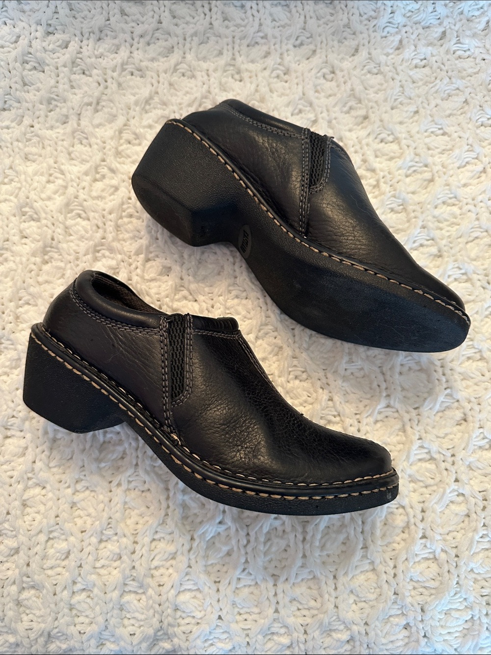 EASTLAND Black Leather Slip-On Clogs with Contrast Stitching Sz6.5 Comfy Quality - Picture 4 of 10